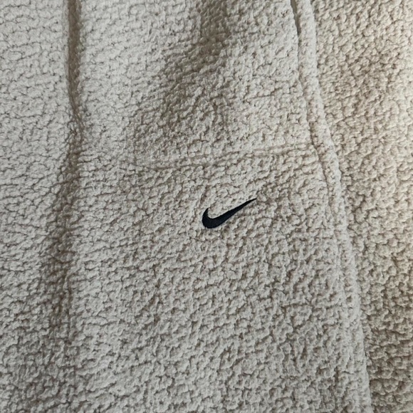 Nike - Picture 2 of 3